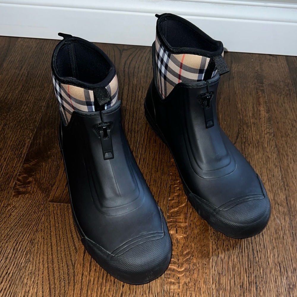 Burberry Flinton Check Waterproof
Rain Boot (Women) (size 41 EUR)